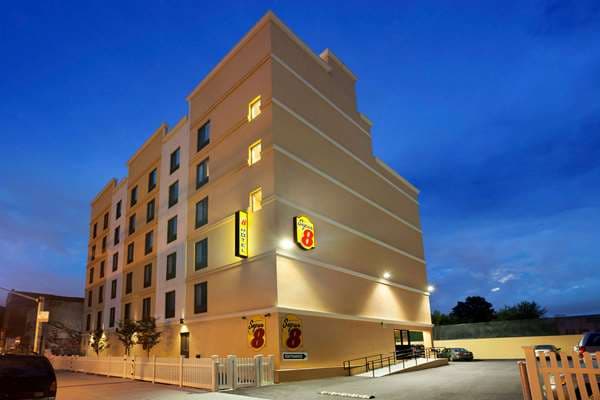 Super 8 by Wyndham Bronx, Hotel in Morrisania