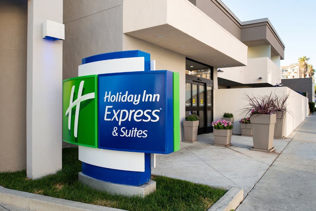 Holiday Inn Express & Suites Los Angeles Downtown West by IHG, Hotel in Koreatown