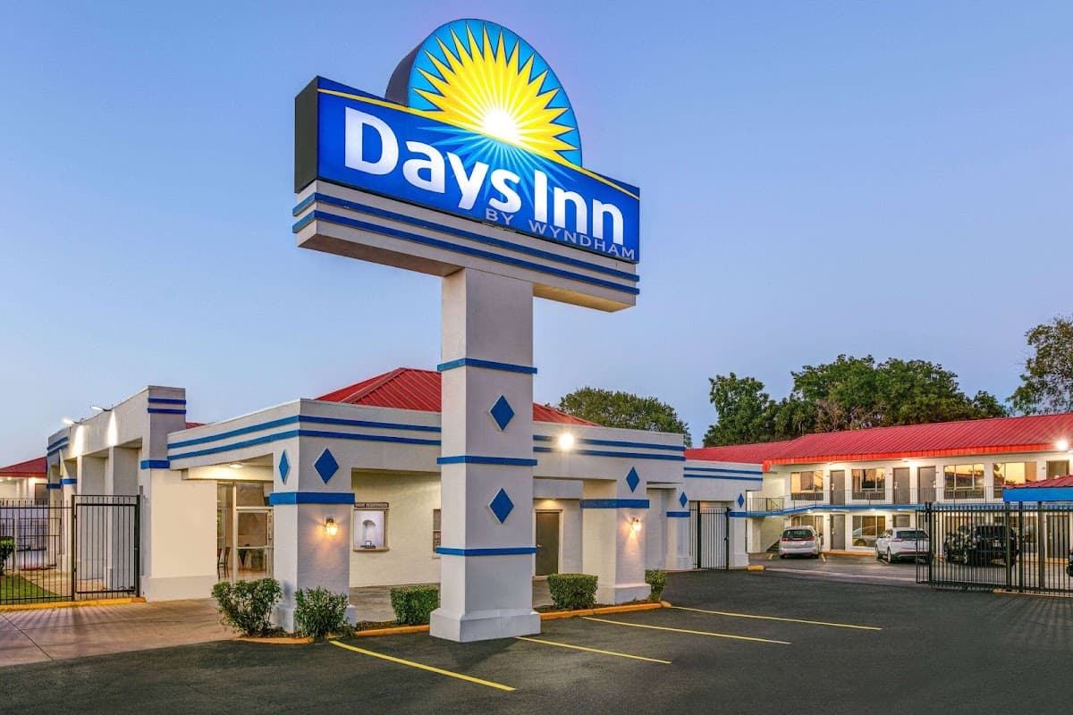 Days Inn by Wyndham South Fort Worth, Hotel in Edgecliff Village