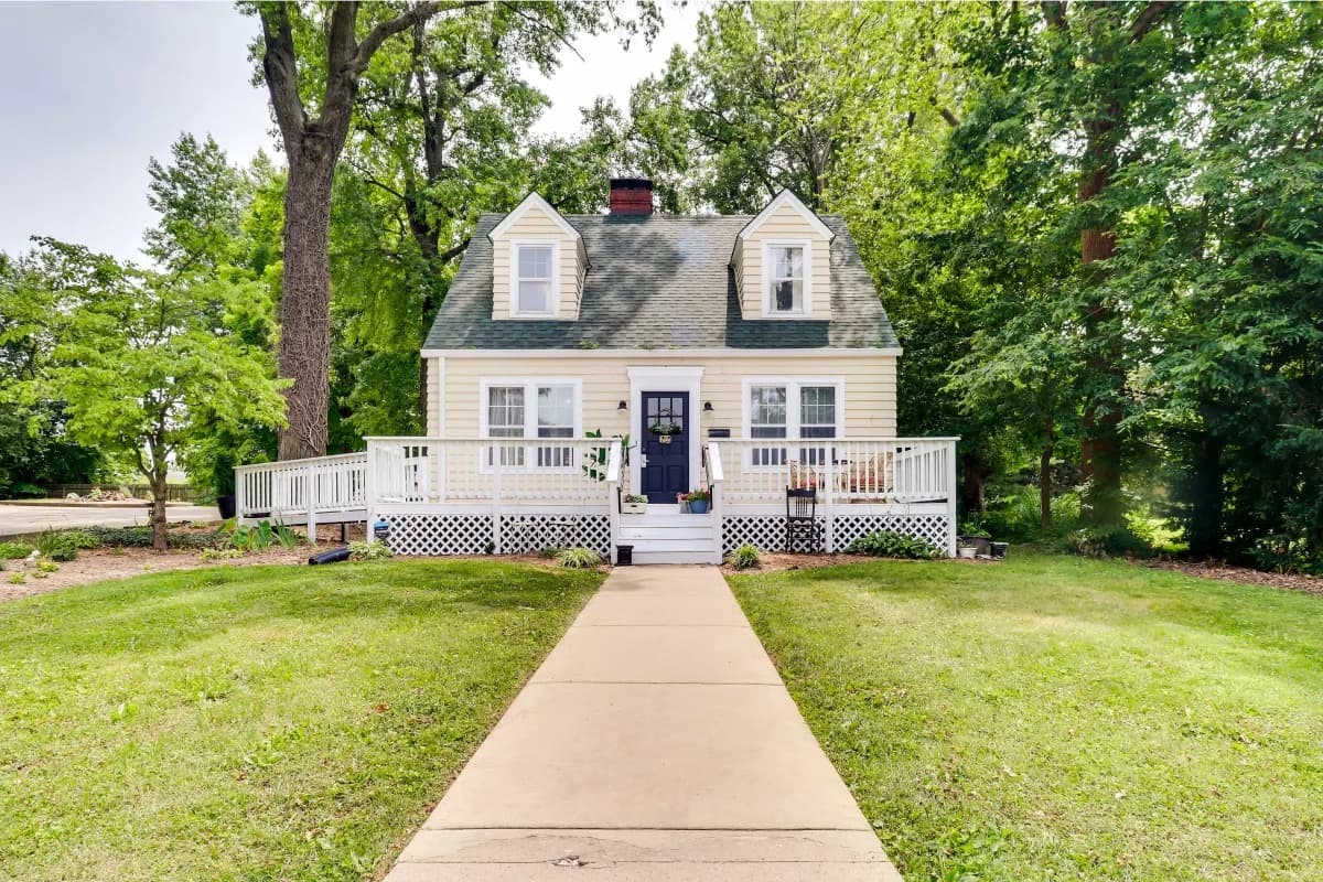 The Seedling Guest House, Hotel in Edwardsville