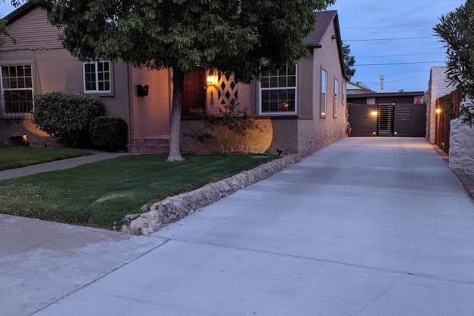 Studio guesthouse with kitchenette in Kern Place by UTEP, Guesthouse in El Paso