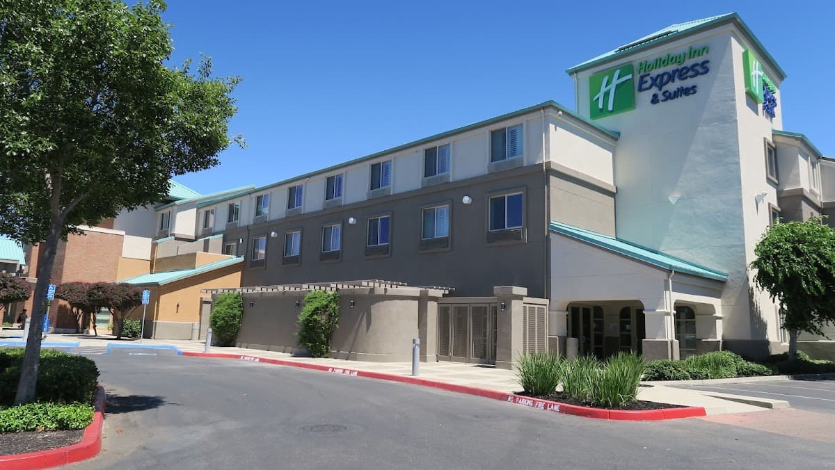 Holiday Inn Express & Suites Elk Grove Central - Hwy 99 by IHG, Hotel in Laguna