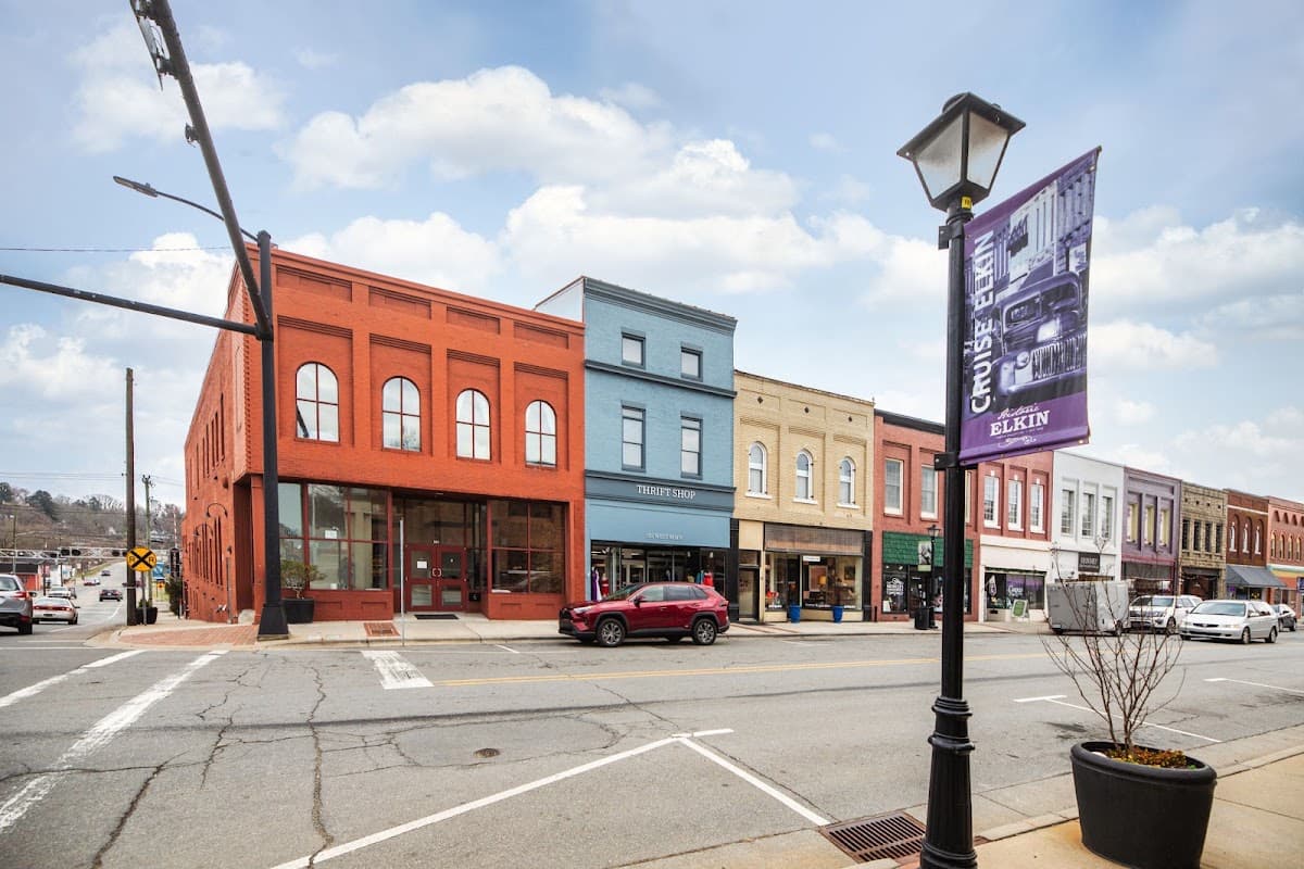 Three Trails, Hotel in Elkin