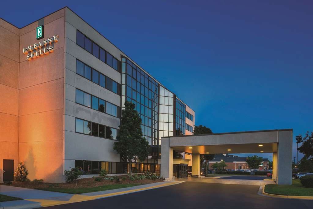 Embassy Suites by Hilton Milwaukee Brookfield, Hotel in Elm Grove