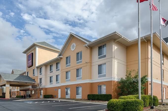 Quality Suites Springdale West I-49, Hotel in Springdale