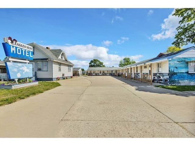 Escanaba Motel | Queen Bed | Wifi | Cable| Parking, Motel in Escanaba