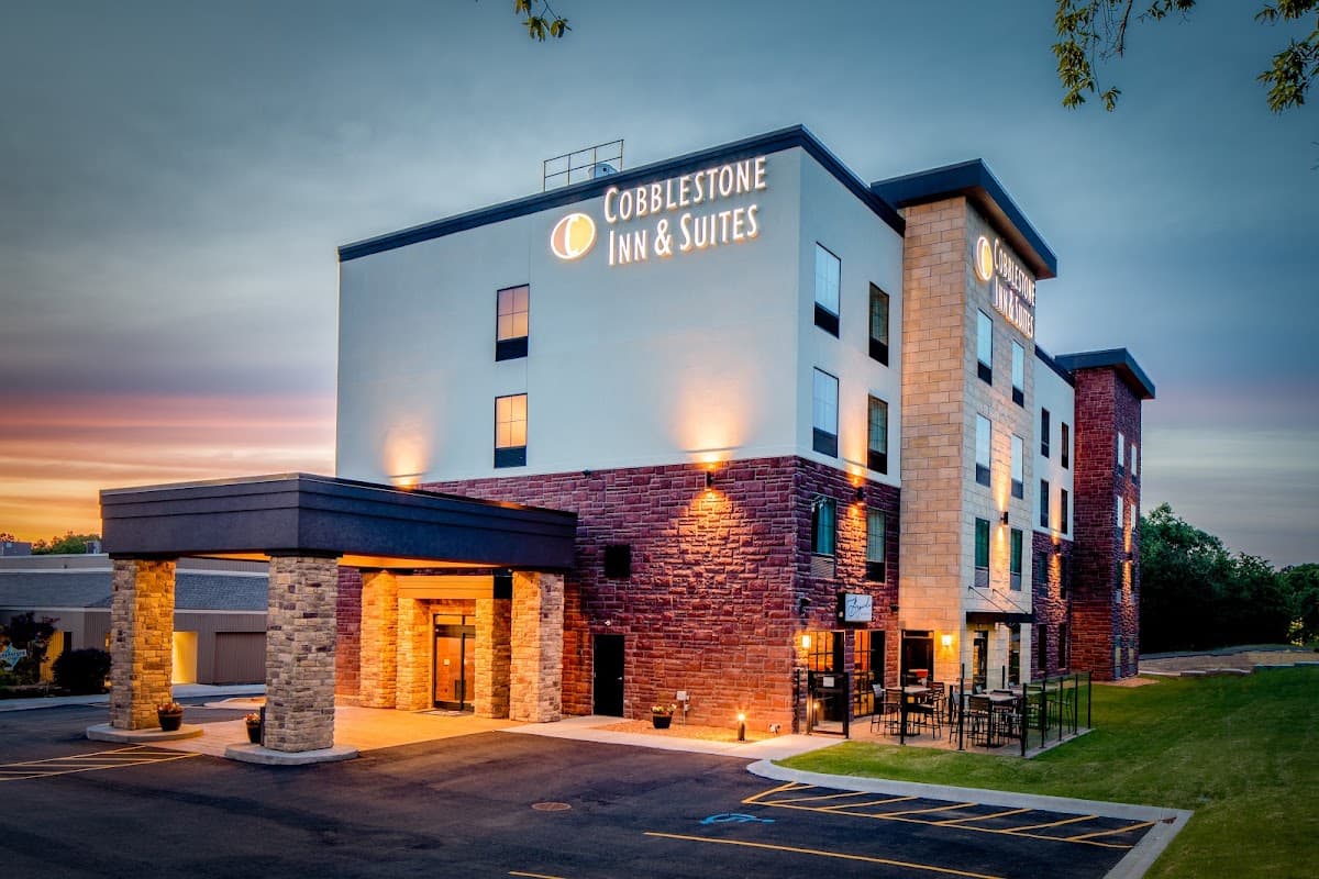 Cobblestone Inn & Suites - Fairfield Bay, Hotel in Fairfield Bay