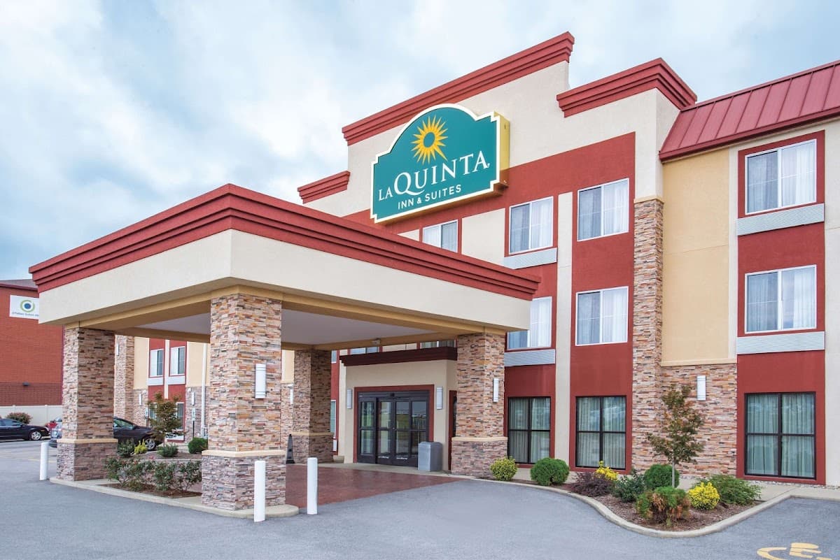 La Quinta Inn & Suites by Wyndham O'Fallon, IL - St. Louis, Hotel in Fairview Heights