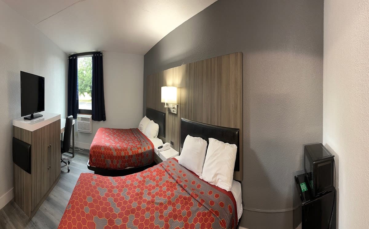 Blueway Inn & Suites Roseville, Hotel in Saint Anthony