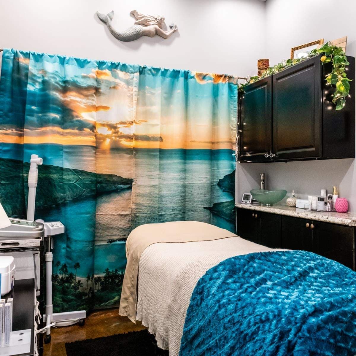 A Touch of Aloha Spa and Lashes, Resort in Farragut