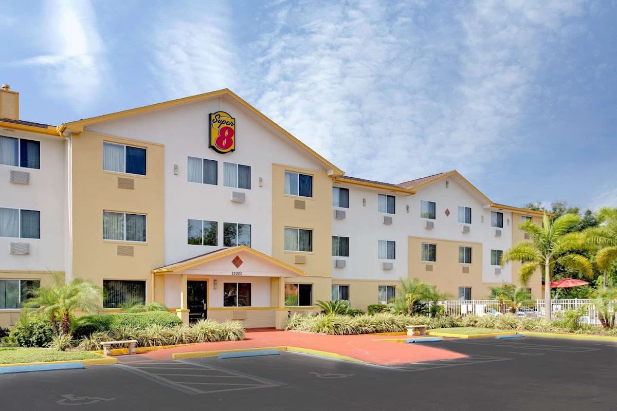 Super 8 by Wyndham Clearwater/St. Petersburg Airport, Hotel in Feather Sound