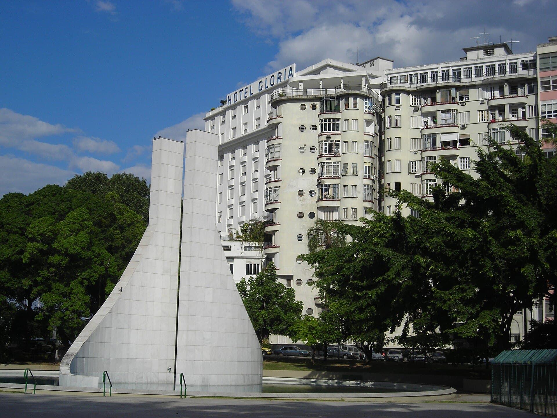 Hotel Glória - Anexo (via Wikimedia Commons, CC BY-SA 3.0)
