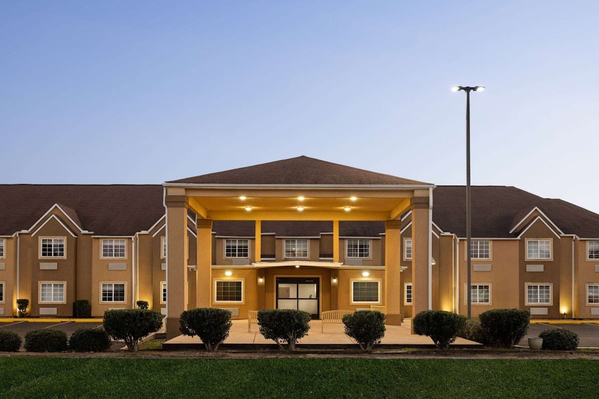 Days Inn by Wyndham Jackson Downtown, Hotel in Jackson