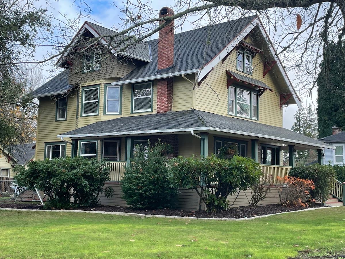 Relax Inn The Grove, Bed & Breakfast in Forest Grove