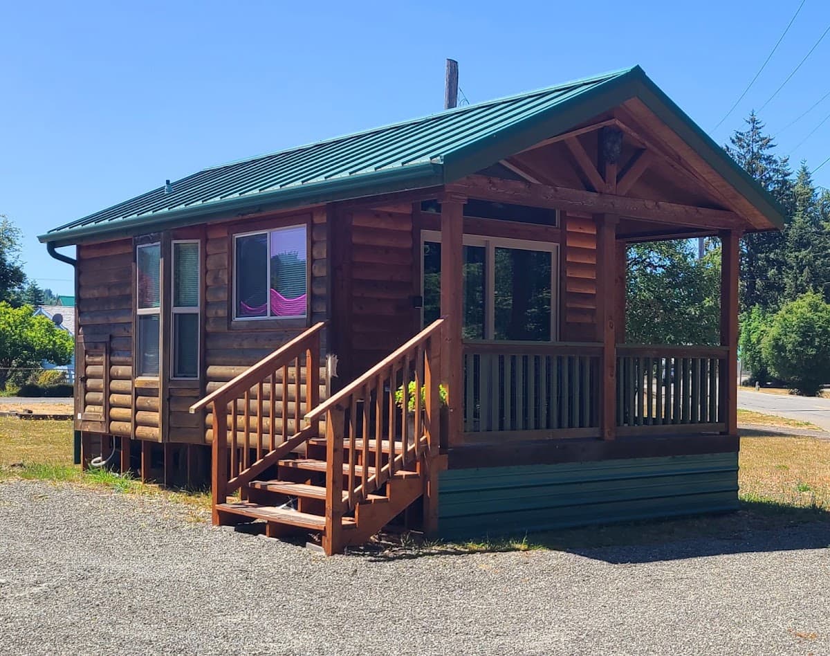 The Bogi Bear Inn & The Sol Duc Bear Inn, Hotel in Forks