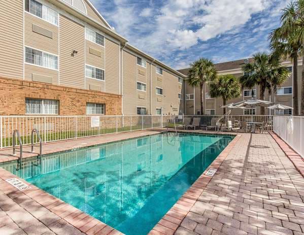 Suburban Studios Fort Myers Cape Coral, Aparthotel in Fort Myers