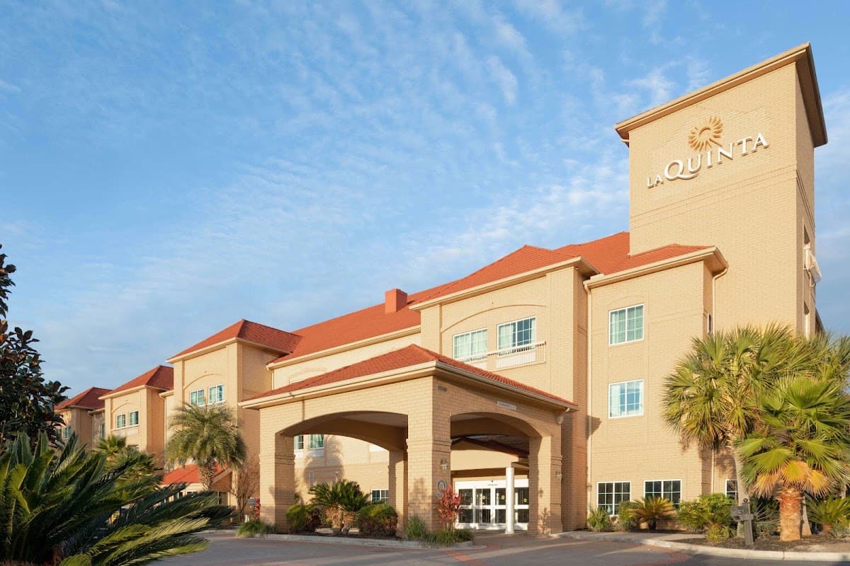 La Quinta Inn & Suites by Wyndham Hinesville - Fort Stewart, Hotel in Hinesville