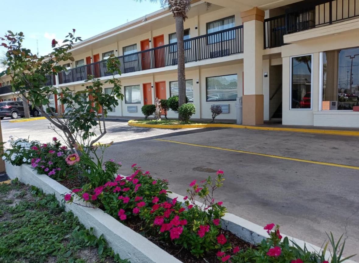 Hole Inn the Wall Hotel-Fort Walton Beach-Sunset Plaza-nearby Beaches & Hurlburt, Hotel in Fort Walton Beach