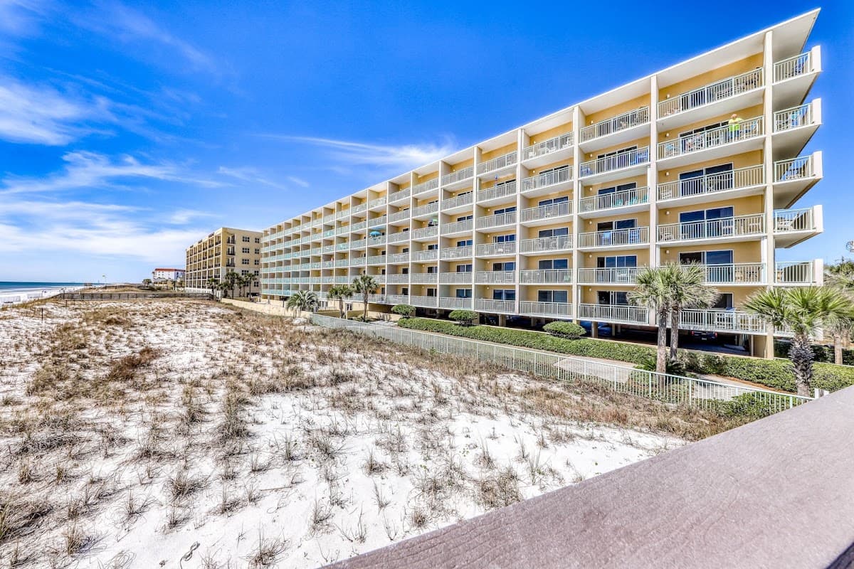 Pelican Isle Condos in Fort Walton Beach by Avari, Hotel in Fort Walton Beach