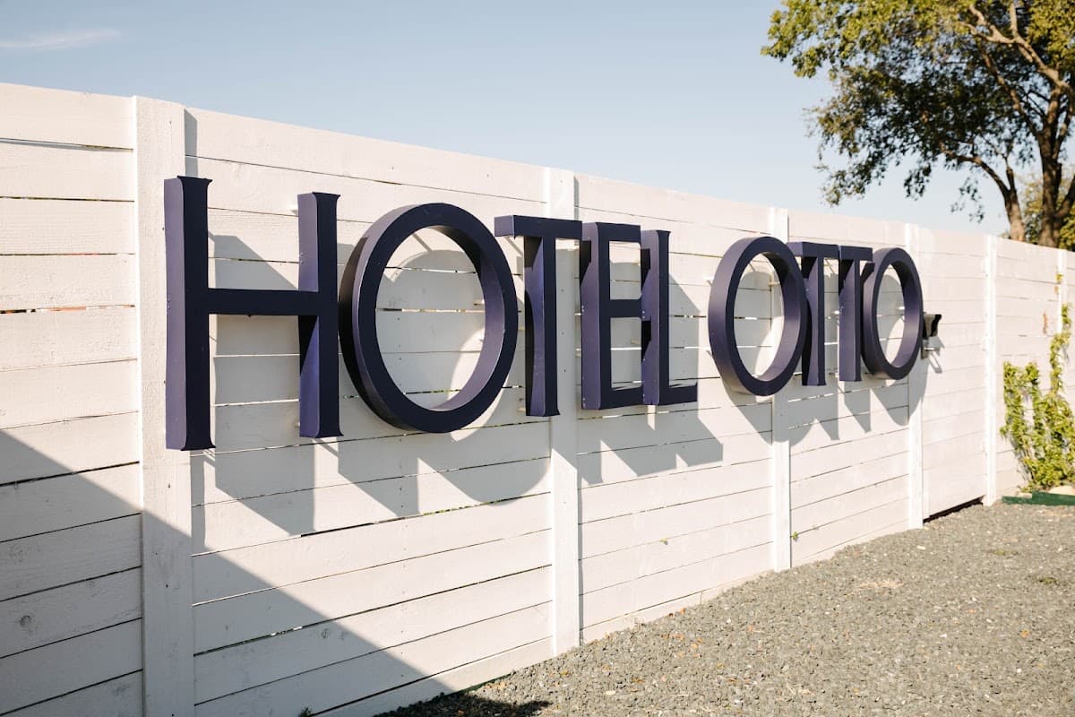 Hotel Otto, Resort in River Oaks