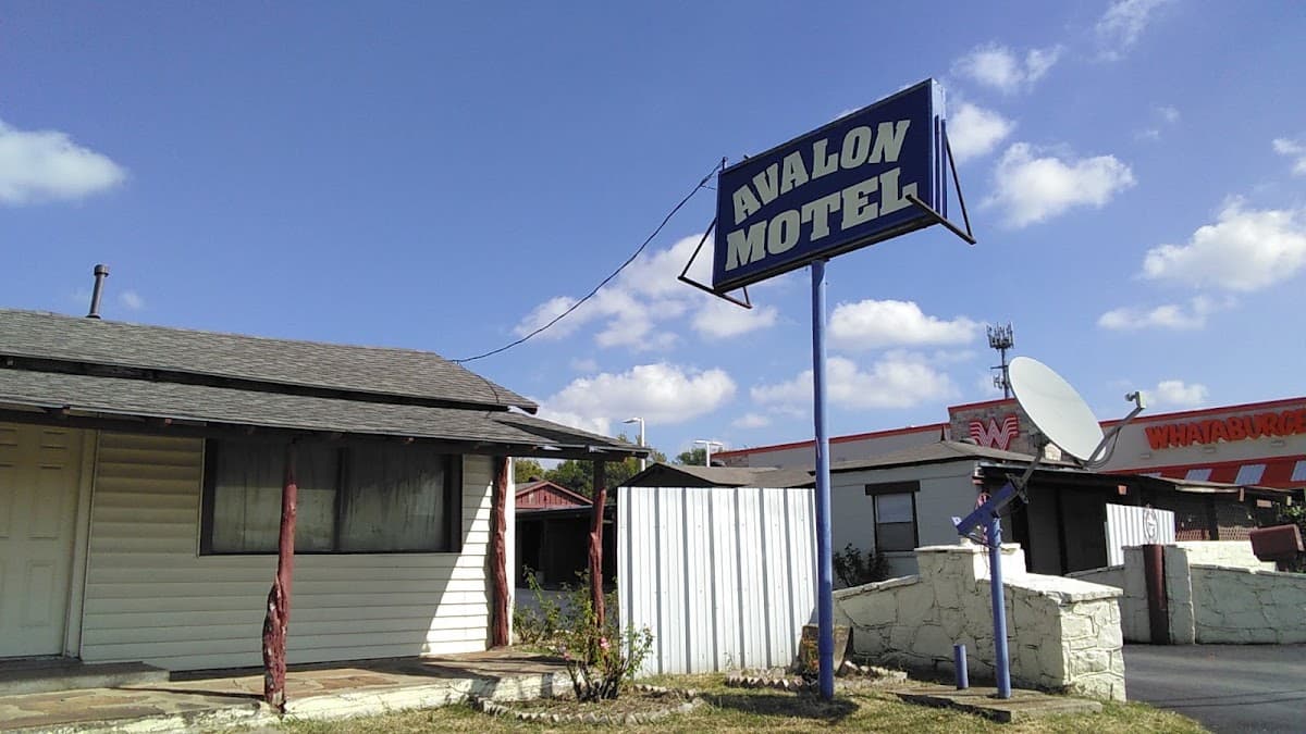 Avalon Motel, Motel in River Oaks