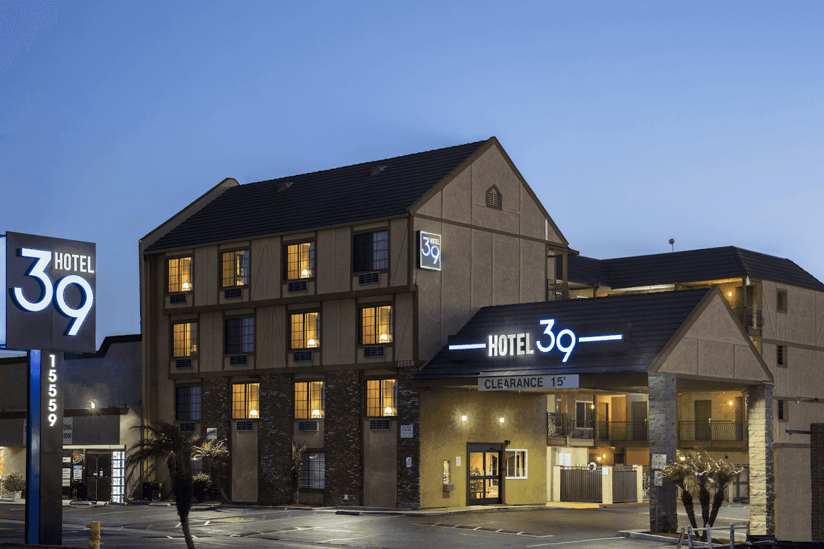 Hotel 39 Westminster, Hotel in Midway City