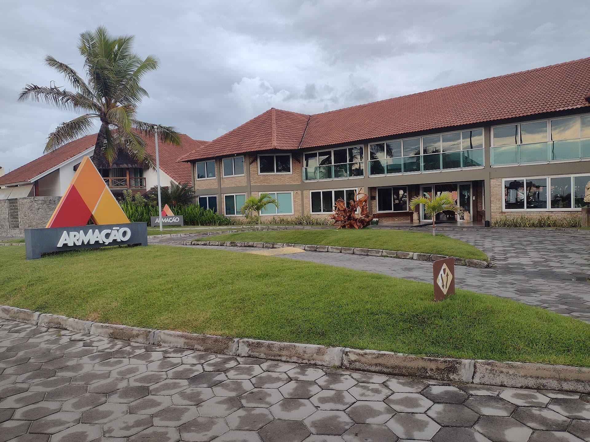 Hotel Armação Porto de Galinhas (via Wikimedia Commons, CC BY-SA 3.0)