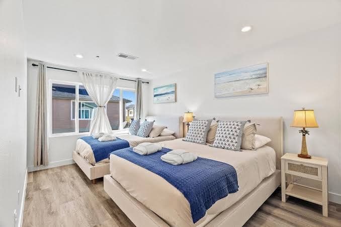 Wonderful 4-bedroom condo in Watsonville perfect for your getaway, Hotel in Freedom