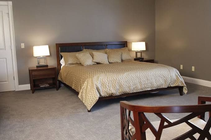 Condo Sleeps up to 8 / Unit 205 /Right acrooss the road from French Lick Hotel!, Hotel in French Lick