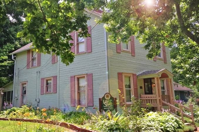 Lily Stone B&B, Bed & Breakfast in Gahanna