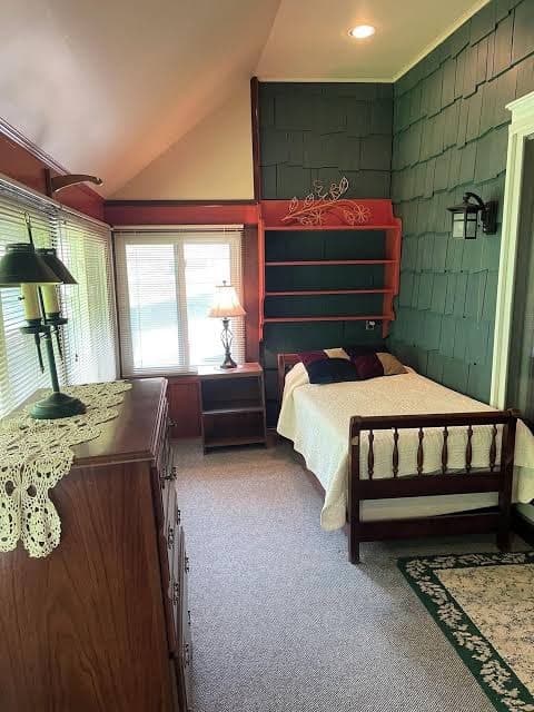 Creekside Park Lodge on Private 2 1/2 Manicured Acres with Huge Luxury Pool., Lodge in Garden View