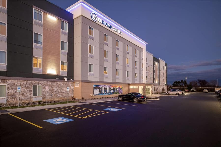 Everhome Suites Rochester Greece, Aparthotel in North Gates