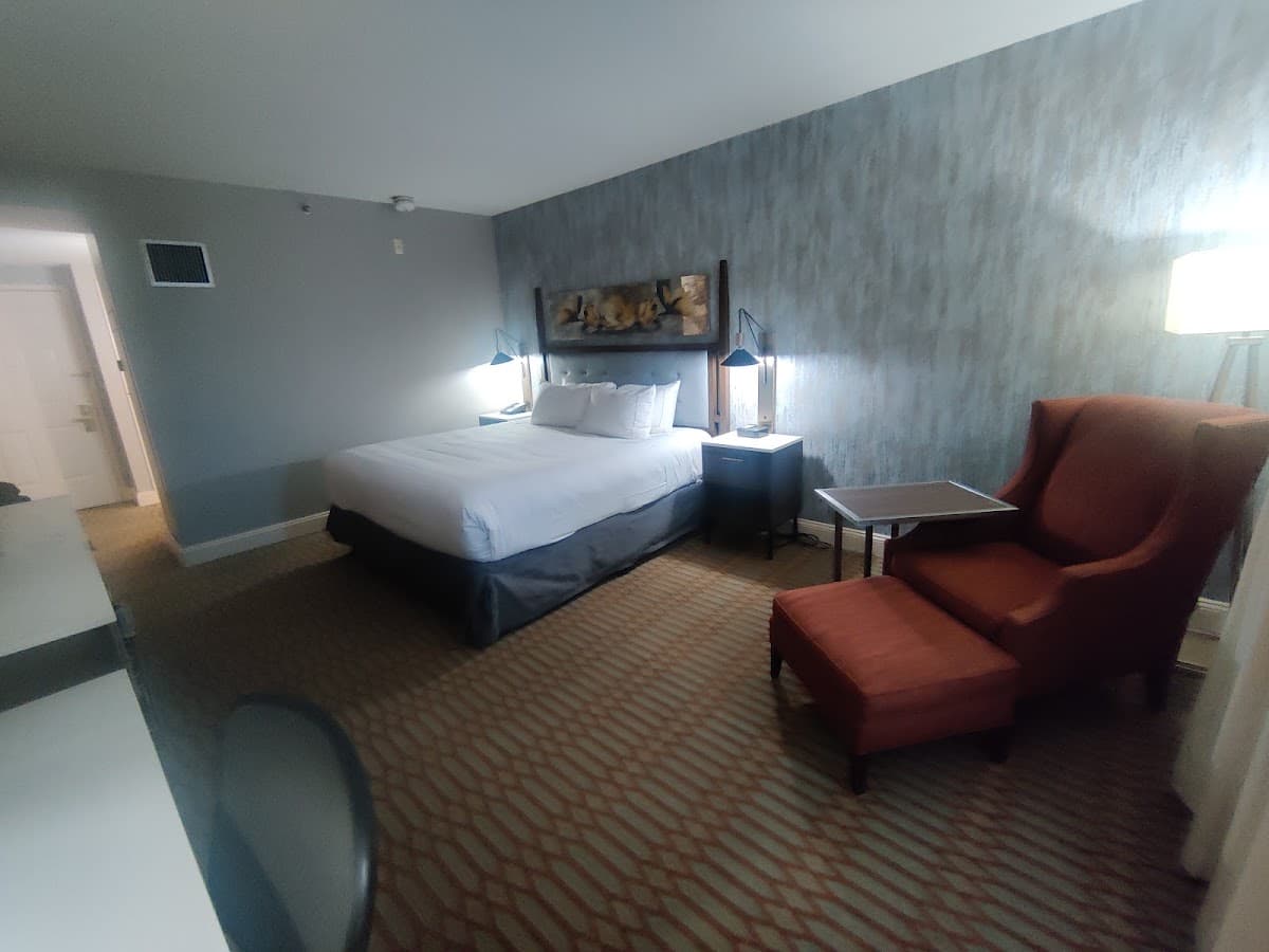 Monroe Hall: Guest Rooms at Virginia Crossings, Hotel in Chamberlayne