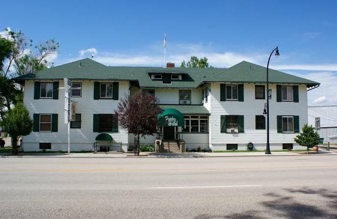 The Higgins Hotel and Paisley Restaurant, Hotel in Glenrock