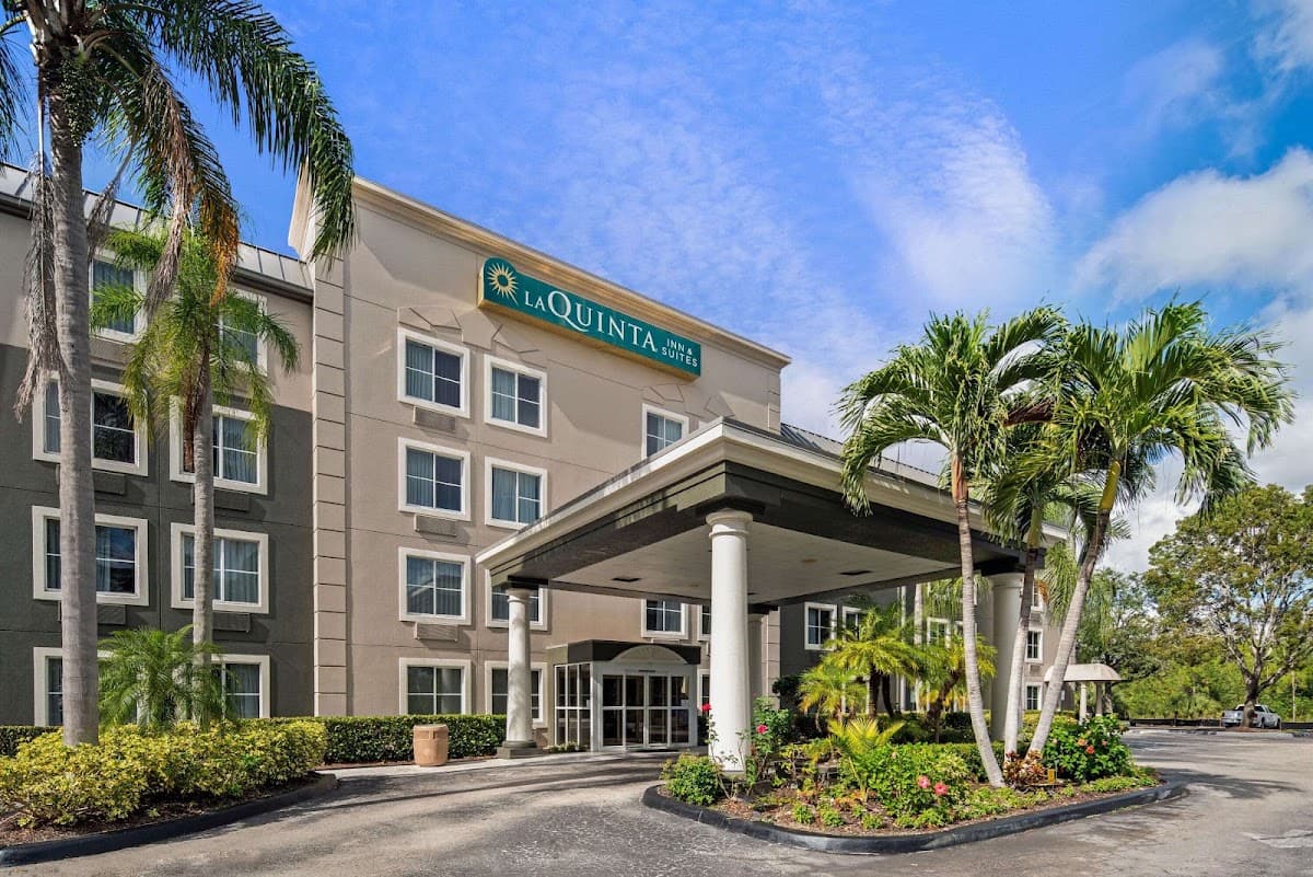 La Quinta Inn & Suites by Wyndham Naples East (I-75), Hotel in Golden Gate