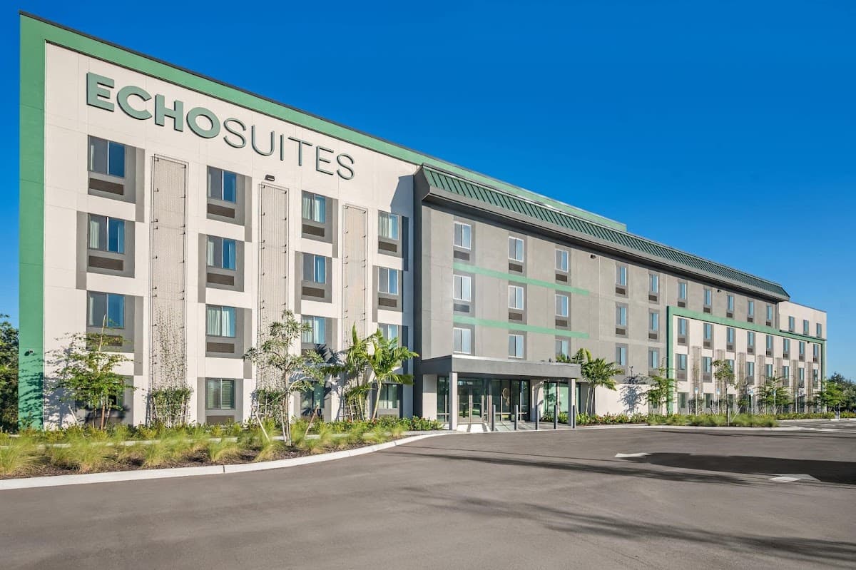 ECHO Suites Extended Stay by Wyndham Naples, Hotel in Golden Gate