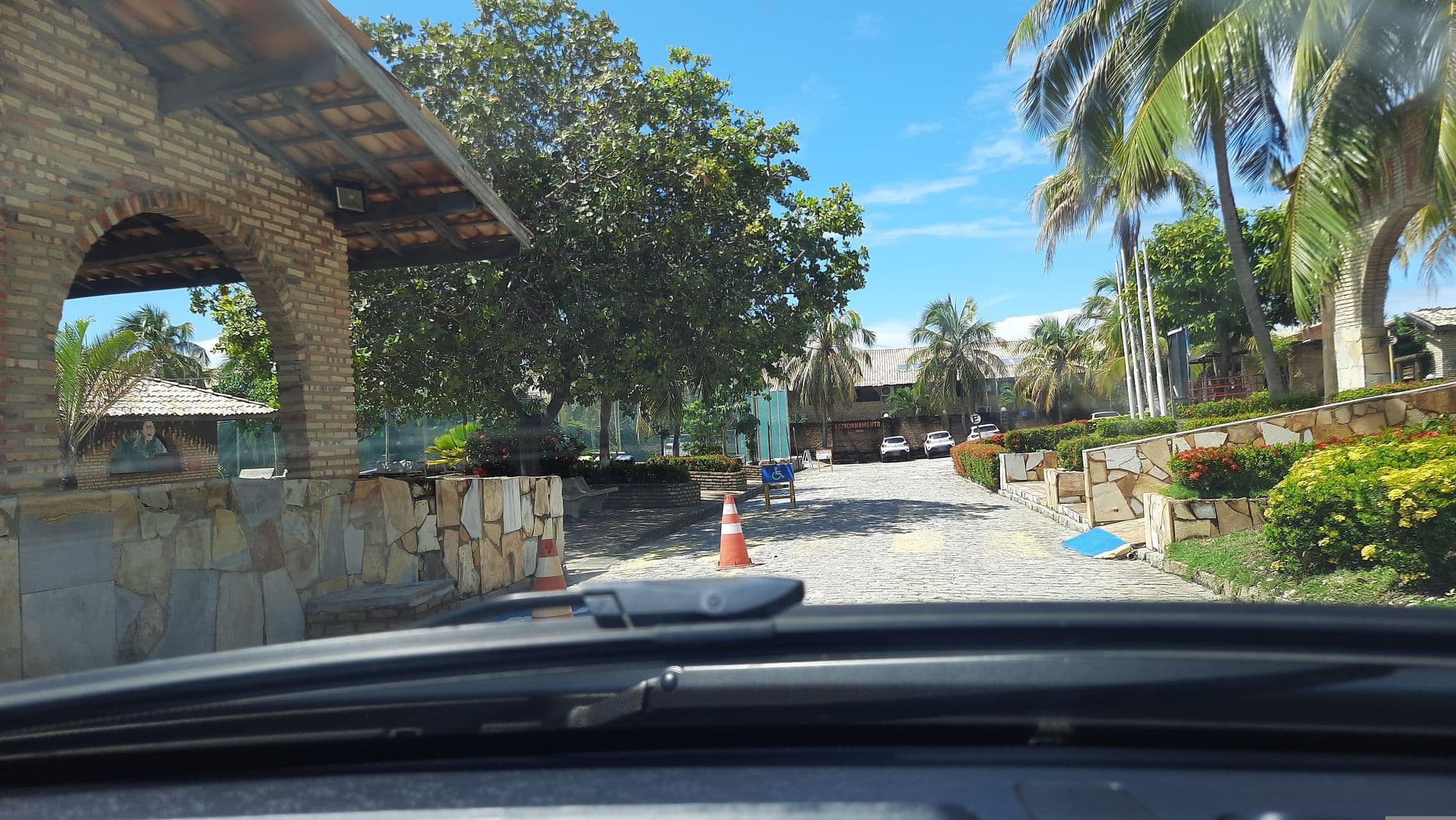 Street view near Hotel Parque das Fontes, Beberibe — © alemenezes (CC BY-SA · Mapillary)