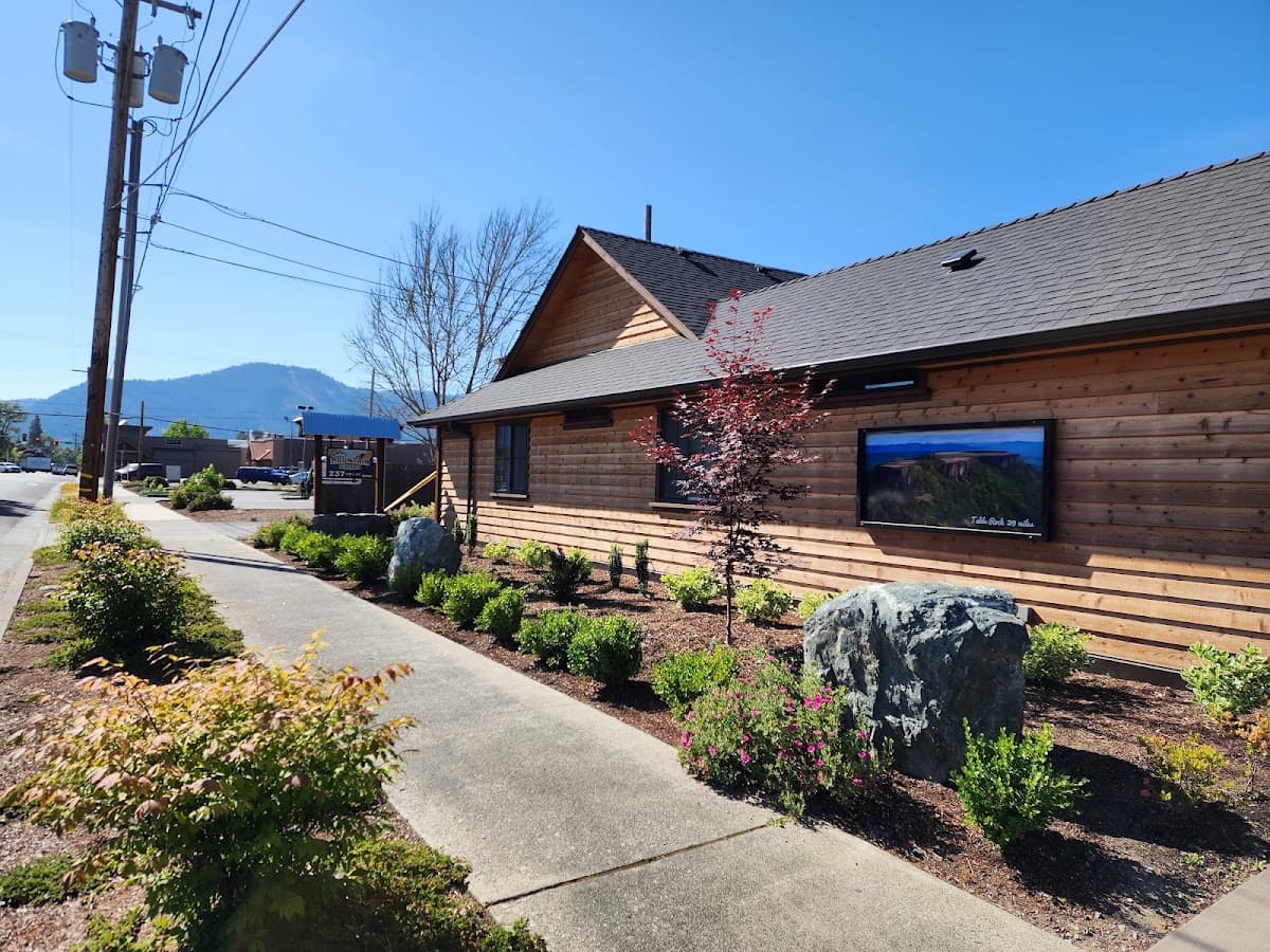 Cedar Mountain Suites, Holiday Home in Grants Pass