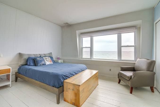 Oceanfront Marshfield Home on Brant Rock Beach, Holiday Home in Ocean Bluff-Brant Rock