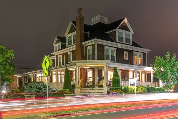Tapestry House, Bed & Breakfast in Greenport West