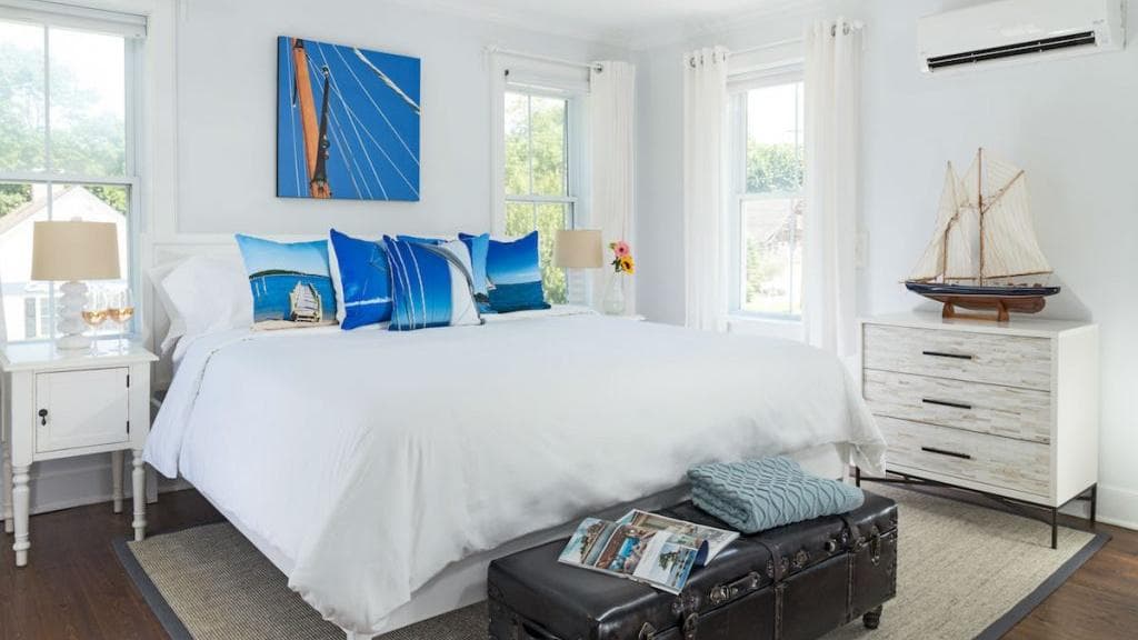 West Neck Guesthouse, Bed & Breakfast in Shelter Island Heights