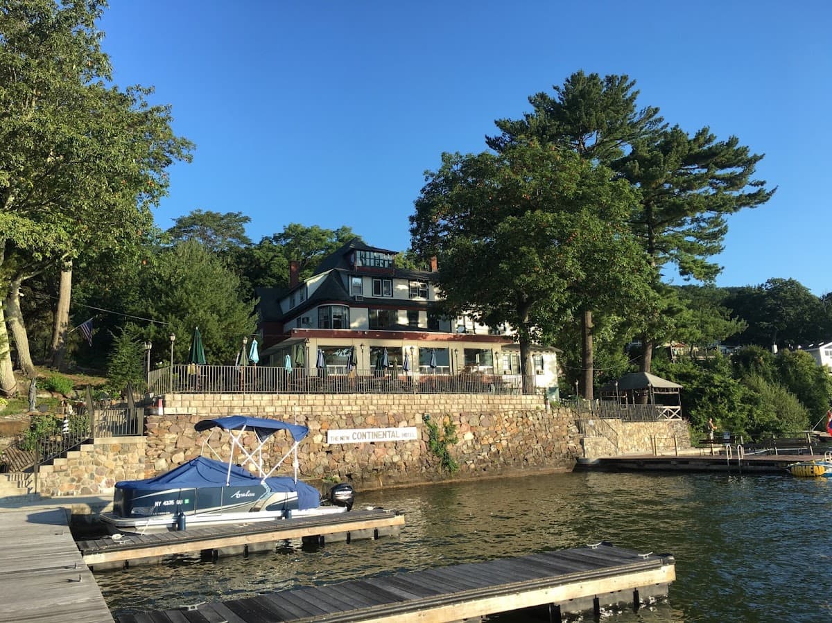 The New Continental Hotel and Restaurant, Hotel in Greenwood Lake