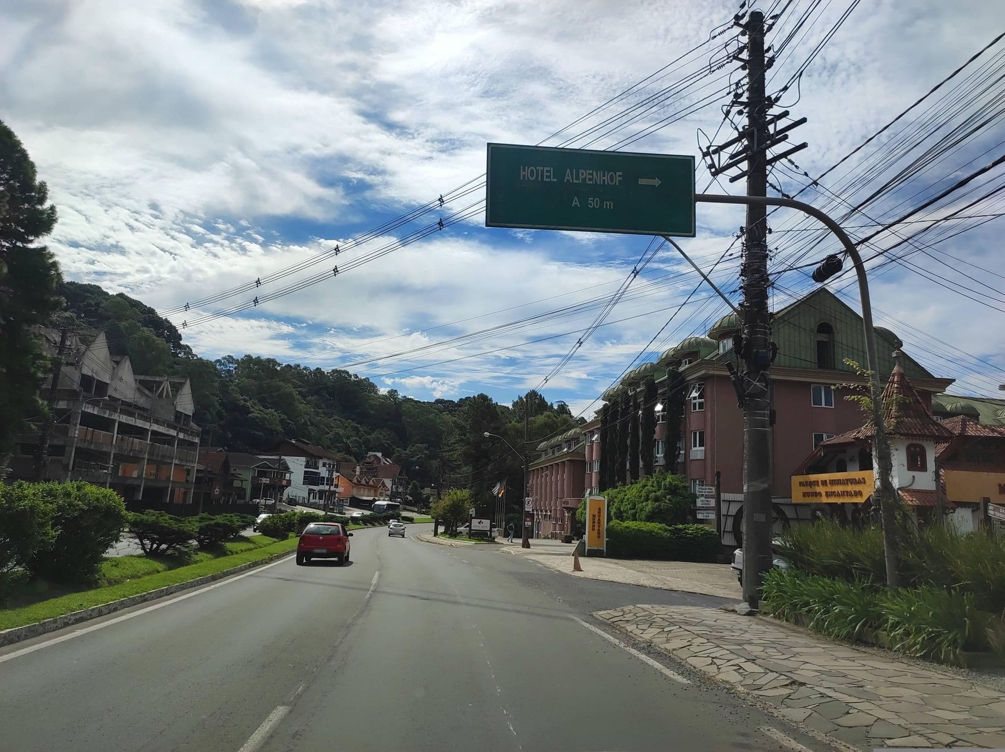 Street view near Britanico Hostel, Gramado — © diegokrein (CC BY-SA · Mapillary)