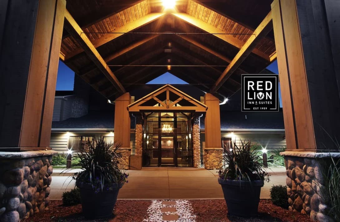 Red Lion Inn & Suites Grimes, Hotel in Grimes