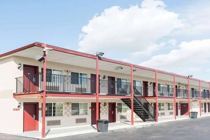 Travel lodge motel, Motel in Grove City