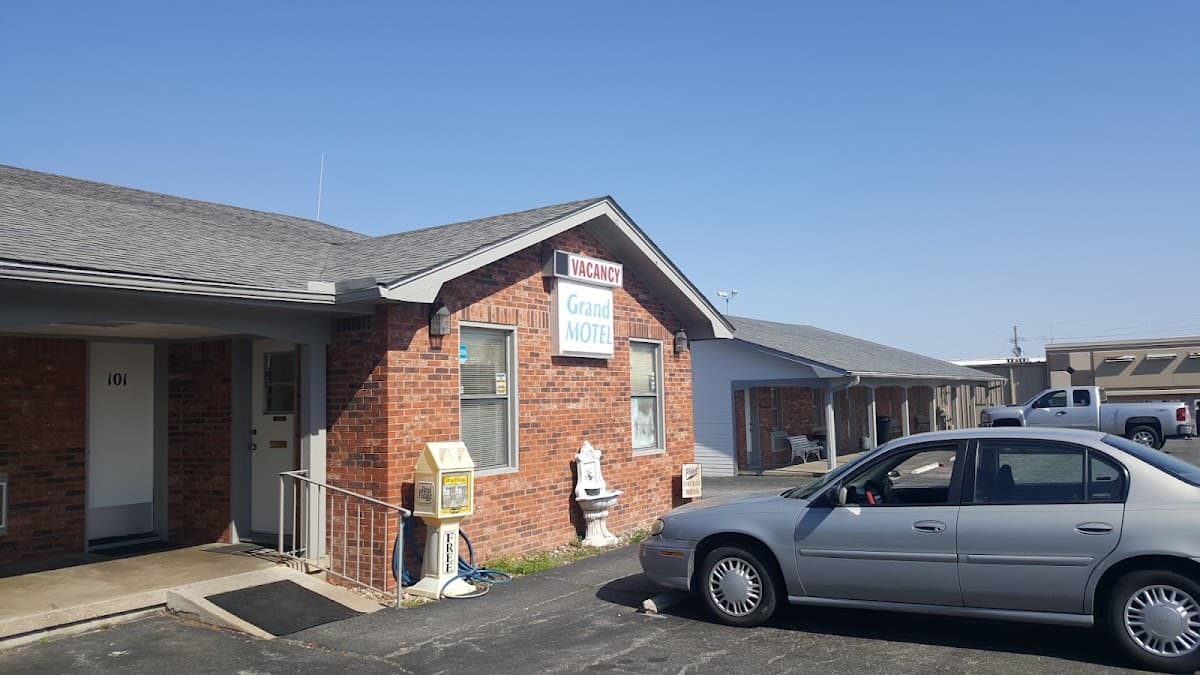 Grand Motel, Hotel in Grove