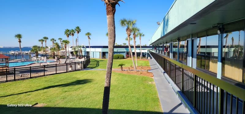 Quality Inn & Suites Gulf Breeze Bayside near Pensacola Beach, Hotel in Gulf Breeze