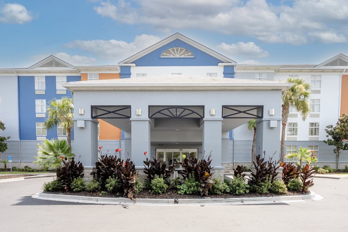 Holiday Inn Express & Suites Charleston - Northwoods by IHG, Hotel in Hanahan