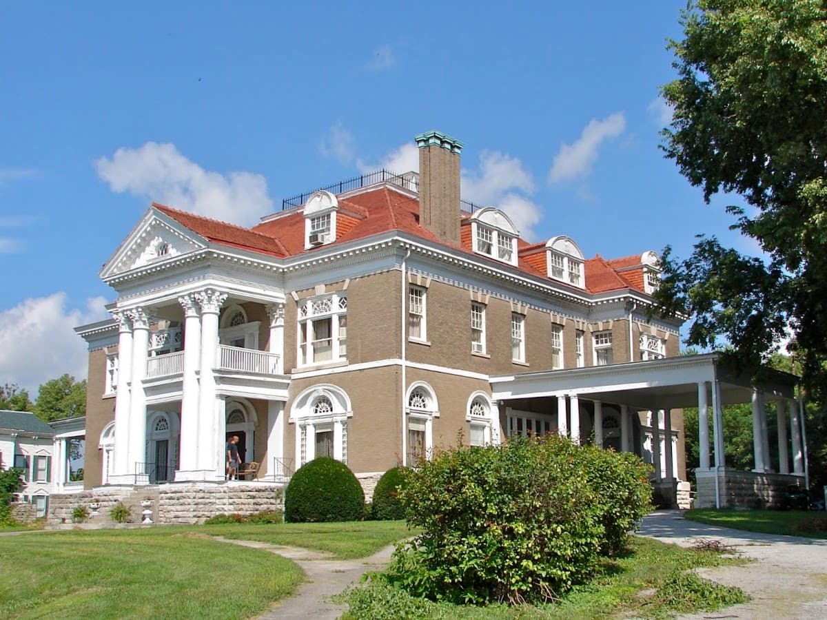 Rockcliffe Mansion, Bed & Breakfast in Hannibal