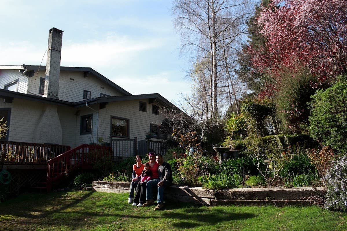 The High Tree House (f.k.a - South Coast Inn Bed & Breakfast), Bed & Breakfast in Harbor